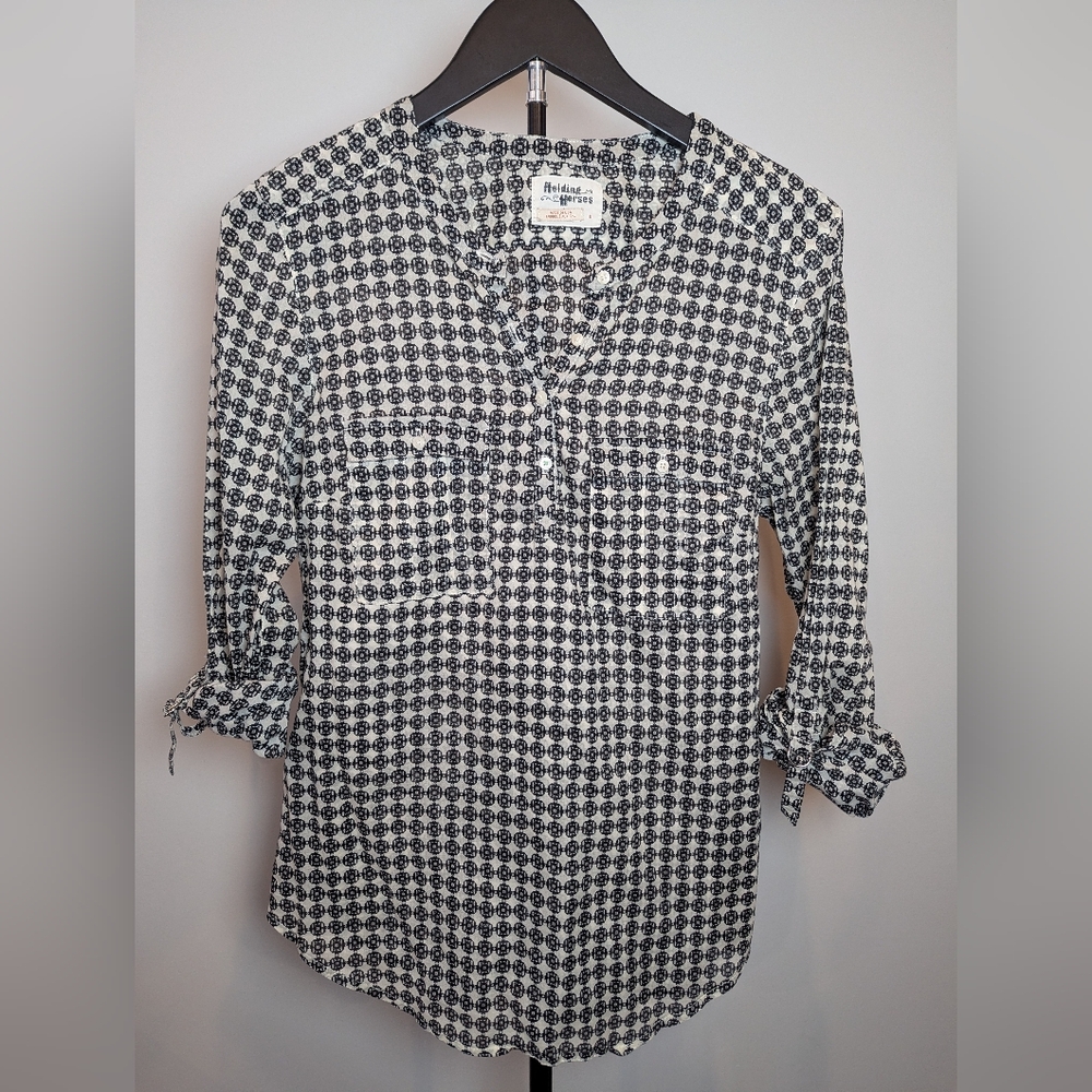 HOLDING HORSES Women's Size 10 Black and White Patterned Blouse